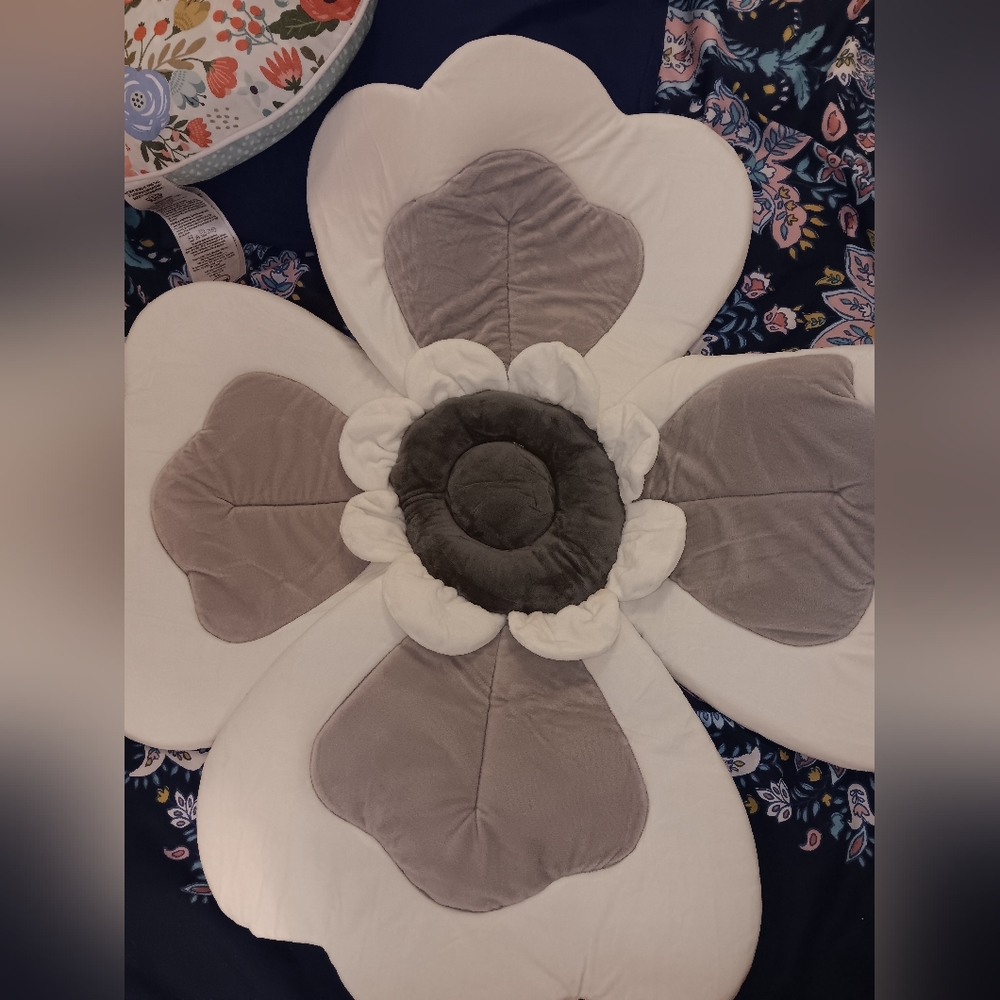 unisex baby bath flower, nwot never used